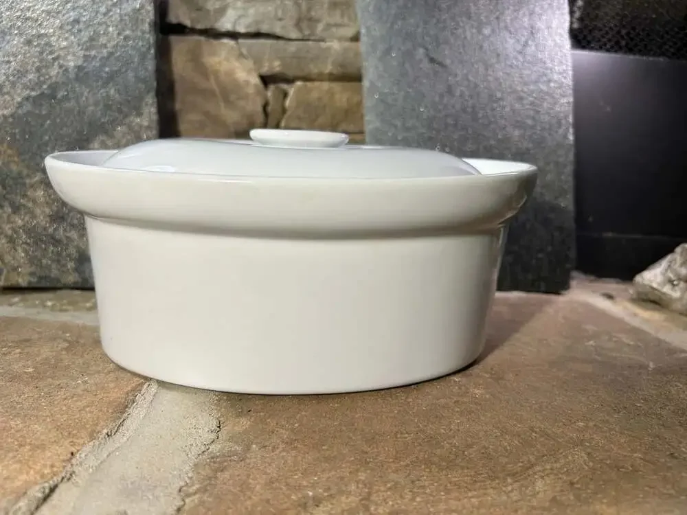 Cordon Bleu White Oval Casserole covered dish oven / microwave safe elegant